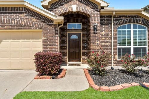 2518 Riverway Dr, Conroe TX  77304-2931 exterior