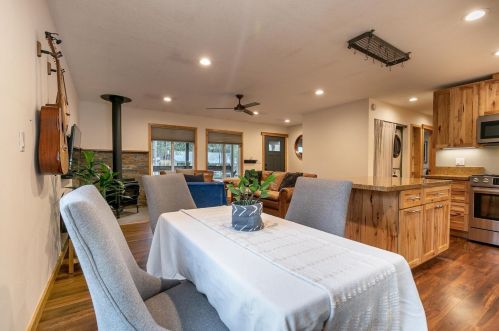 10614 Pine Cone Dr, Truckee CA  96161-3130 exterior