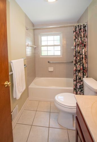 1624 Centerridge Ave, Cincinnati OH 45231-5228 exterior