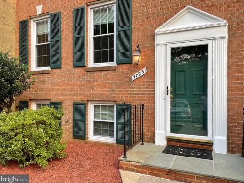 7025 Leebrad St, Springfield, VA 22151-3508