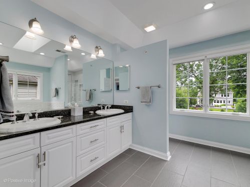 330 55th St, Willowbrook IL  60514-3015 exterior