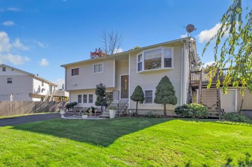 5 Three Seasons Ct, Norwalk, CT 06851-2303