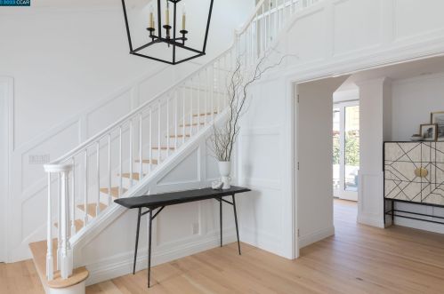 714 Meadow Dr, Palo Alto, CA 94303-4444