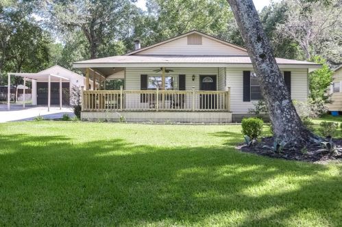 13323 Southshore Dr, Conroe TX  77304-5272 exterior