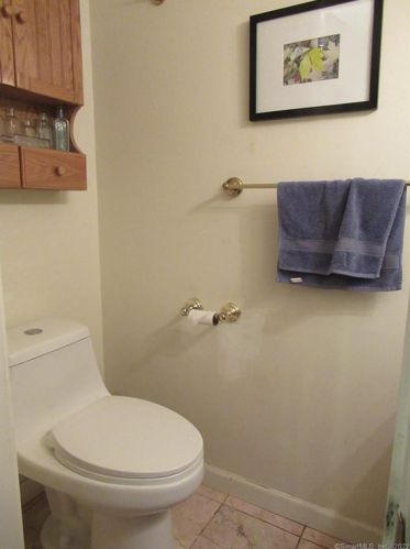 11 King Arthur Dr, Niantic CT  06357-1207 exterior