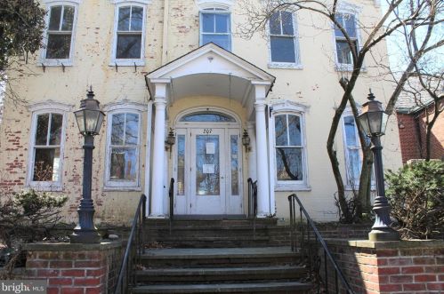 207 Main St, Ephrata, PA 17522-9015