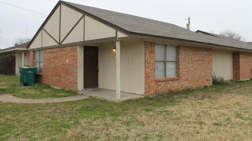 1129 Suburban St, Cedar Hill TX  75104-3256 exterior