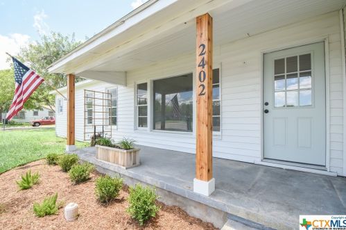 2402 Lone Tree Rd, Victoria, TX 77901-7604