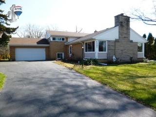1247 Oakmont Ave, Homewood, IL 60422-1433