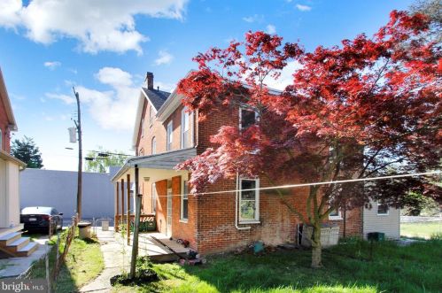 5 Boundary Ave, Hanover PA 17331-3906 exterior