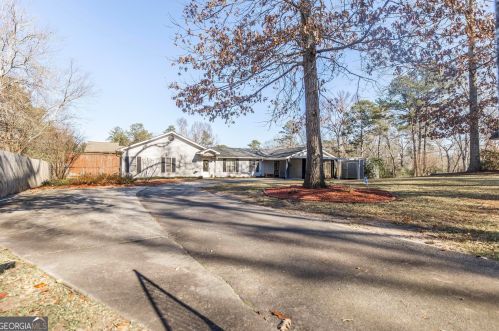 219 Lake Dr, Warner Robins, GA 31088-3536