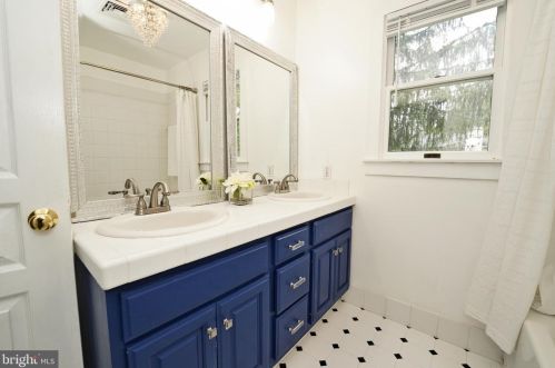 33 Wilder Ave, Princeton NJ  08540-0064 exterior