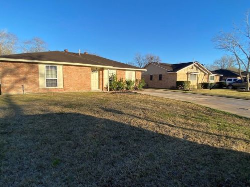 1325 Northbrook Dr, Angleton TX  77515-3723 exterior