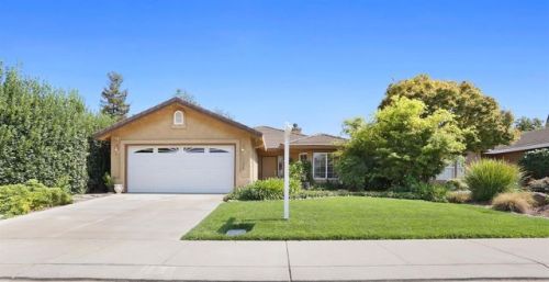 2210 Fairchild Dr, Lodi, CA 95240-8859