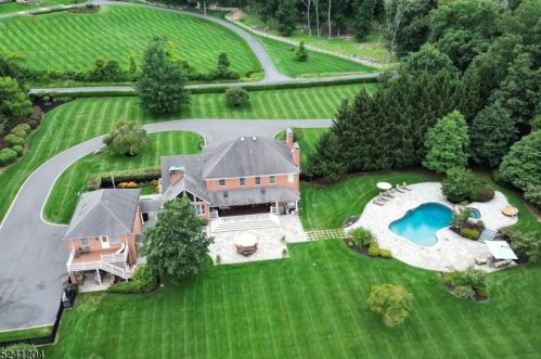 222 Maple Ln, Califon, NJ 07830-4012