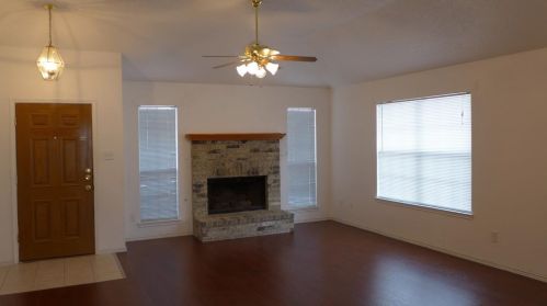 2122 Copperleaf Dr, Garland TX  75040-2806 exterior