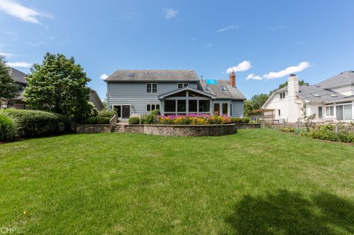 6529 Bentley Ave, Willowbrook IL 60527-1832 exterior