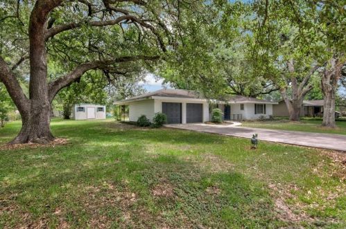3302 Cosmos St, Orange, TX 77632-9058