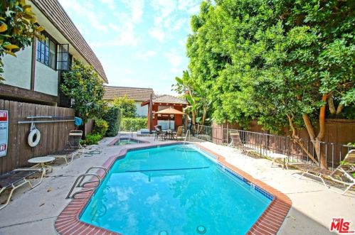 1429 Valley View Rd, Glendale CA  91202-1756 exterior