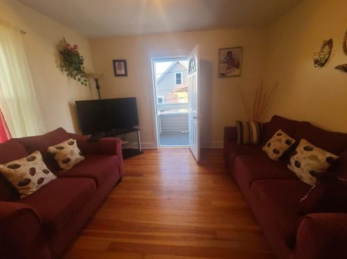 45 Hillhurst Ave, Providence, RI 02909-4703