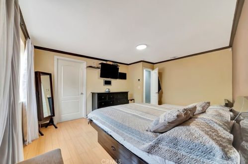 3719 Fairesta St, Glendale CA 91214-1718 exterior