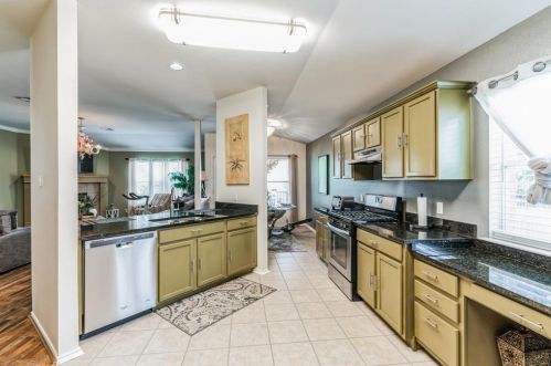 141 Trinity Dr, Uhland TX  78640-4330 exterior