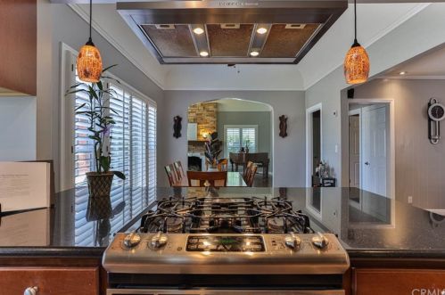 2019 Chilton Dr, Glendale CA  91201-1169 exterior