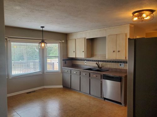 109 Chantilly Dr, Warner Robins GA  31088-6329 exterior