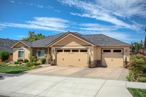 531 St Augustine Dr, Medford, OR 97504-2154