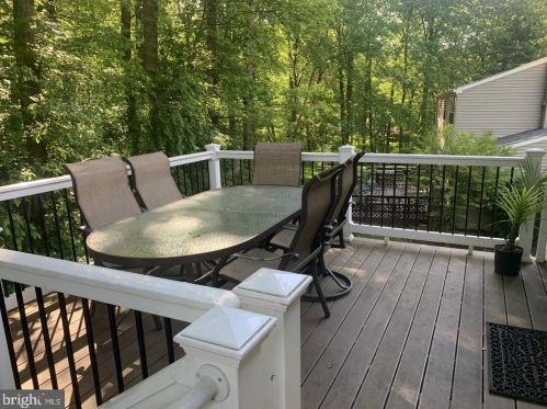 5906 Oak Leather Dr, Springfield VA  22015-2507 exterior