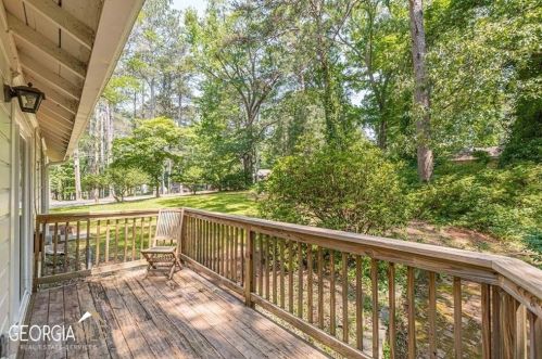 3314 Harris Dr, Atlanta GA  30337-1005 exterior