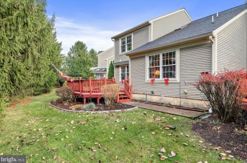 28 Liberty Ct, Carlisle PA  17015-9256 exterior