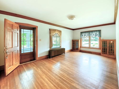 203 Jackson Ave, Pingree Grove IL  60140-7621 exterior