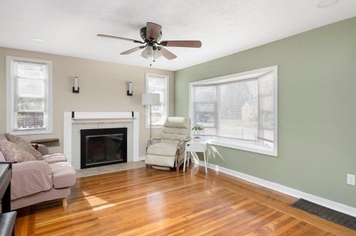 73 King Phillip Dr, North Kingstown, RI 02852-2130