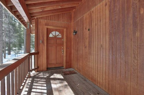 11821 Baden Rd, Truckee, CA 96161-6548