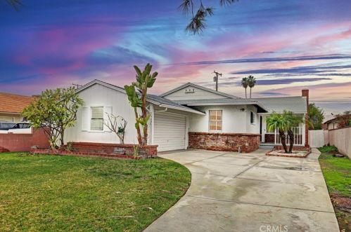 7509 Irwingrove Dr, Downey, CA 90241-2164
