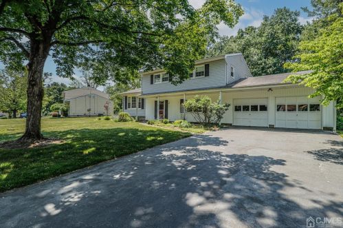 26 Mary Ellen Dr, Edison, NJ 08820-1119