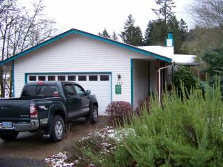 519 70th St, Springfield, OR 97478-7452