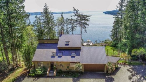 241 Gustavson Rd, Dabob, WA 98376-9552