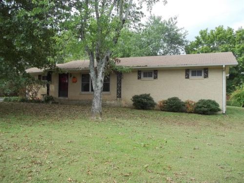 1207 Stewart Dr, Pulaski, TN 38478-4734