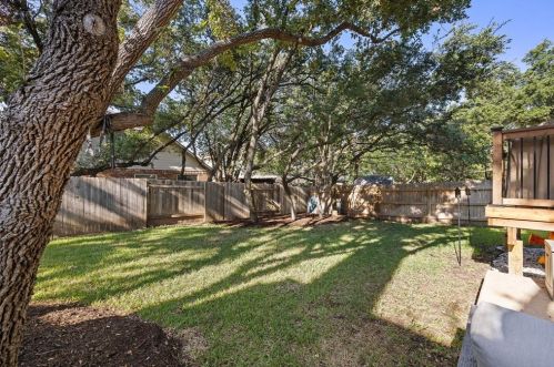 4246 Cyn Gln Cir, Austin TX  78732-2187 exterior