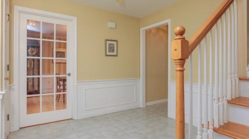 16 White Oak Dr, Nashua, NH 03063-1558