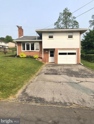 1481 Clayoma Ave, York, PA 17408-8890