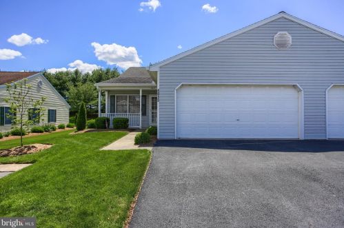 4013 Woodspring Ln, York, PA 17402-7527