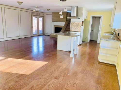 10212 Chesterton Dr, Dallas TX  75238-2248 exterior