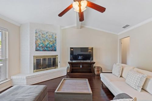 1801 Kensington Dr, Carrollton TX 75007-2463 exterior