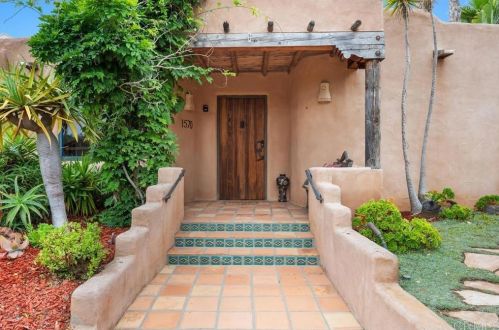 1570 Caudor St, Encinitas CA  92024-1216 exterior