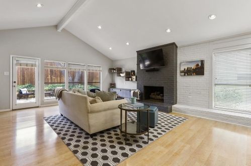 16946 Davenport Ct, Dallas, TX 75248-1436