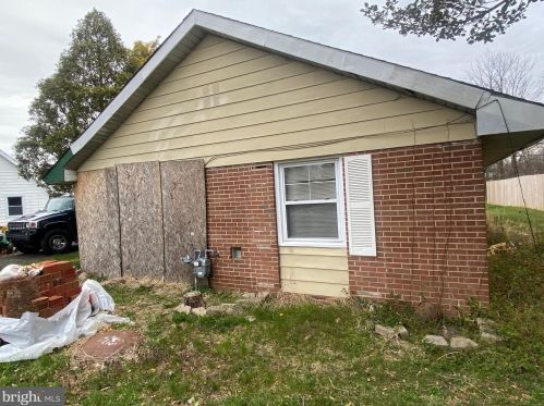140 Millbrook Dr, Willingboro, NJ 08046-2837