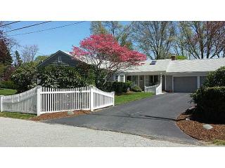 5 Brown Ave, Barrington, RI 02806-2001